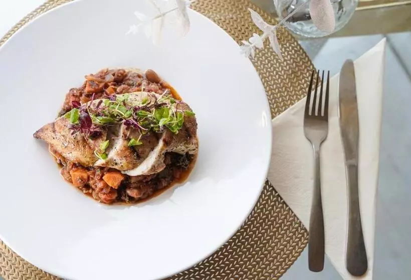 OYO Newquay Beach Hotel