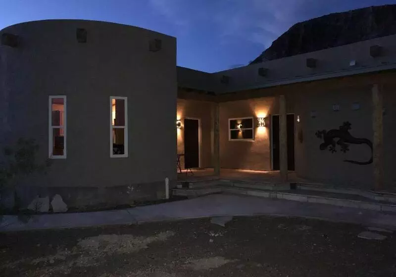 Hotelli Paisano Village Rv Park & Inn