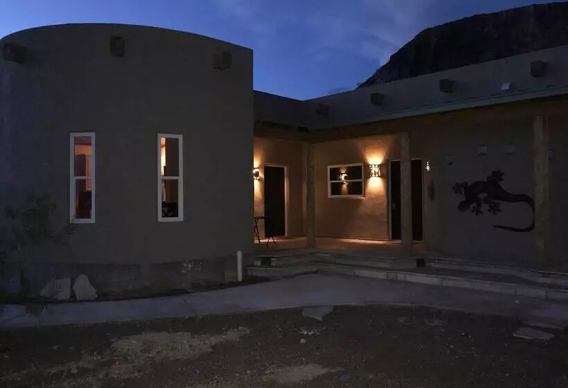 Hotelli Paisano Village Rv Park & Inn