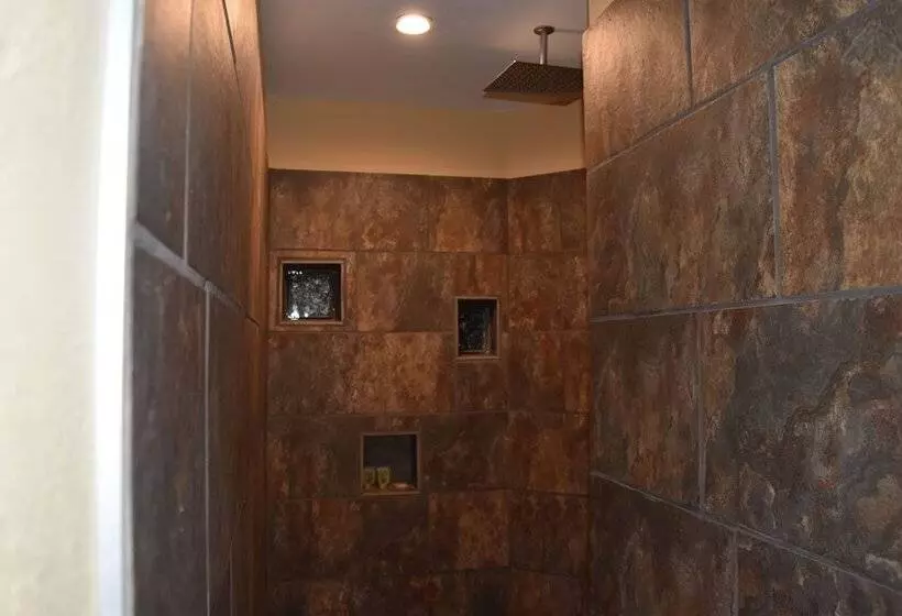 Hotelli Paisano Village Rv Park & Inn