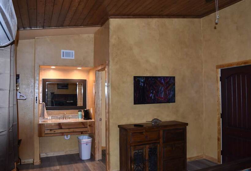 Hotel Paisano Village Rv Park & Inn