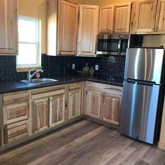 Hotelli Paisano Village Rv Park & Inn