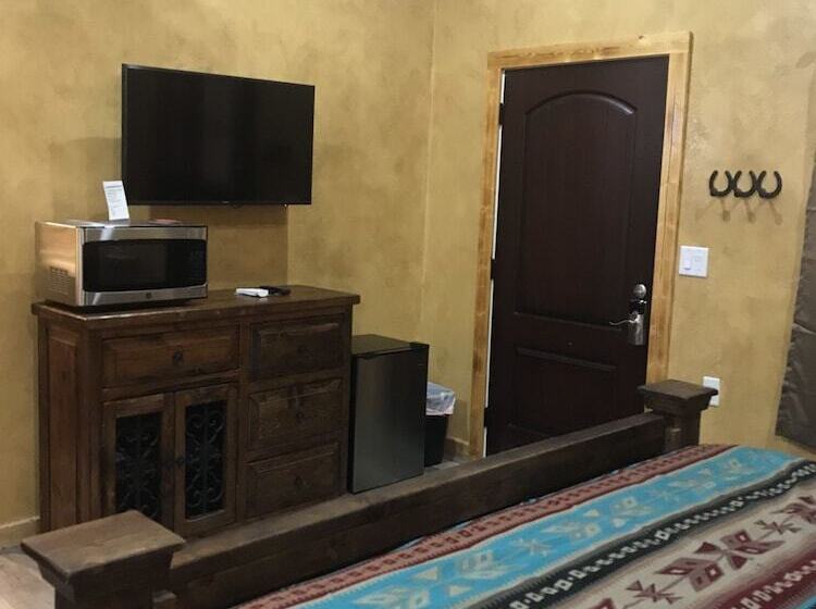 Hotel Paisano Village Rv Park & Inn