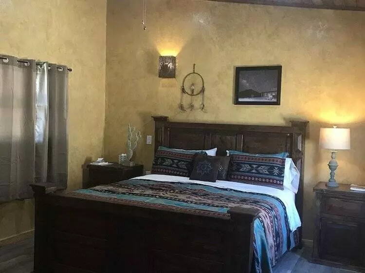 Hotelli Paisano Village Rv Park & Inn