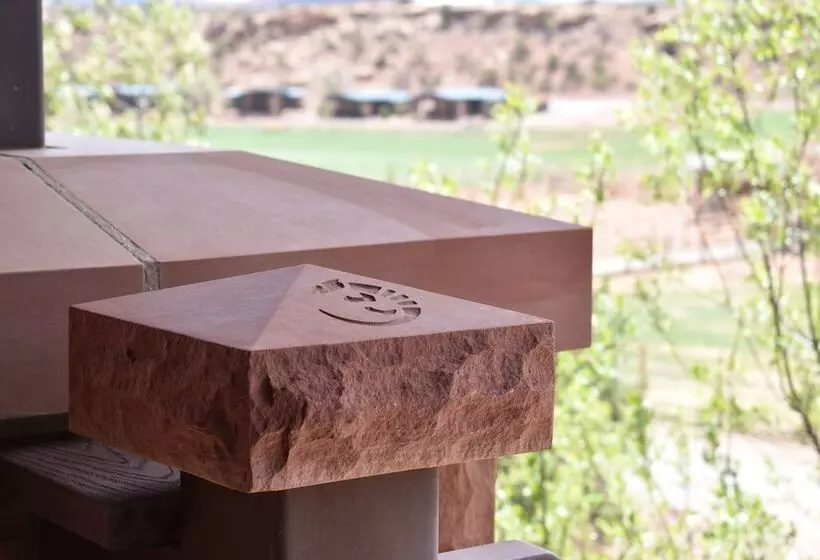 Maaseutuhotelli Cougar Ridge