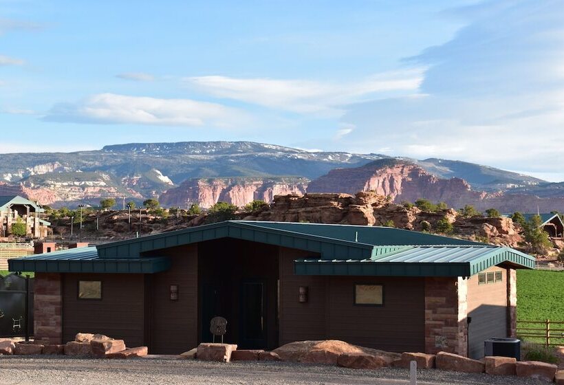 田舎風ホテル Cougar Ridge