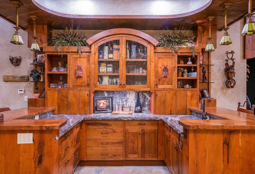 田舎風ホテル Cougar Ridge