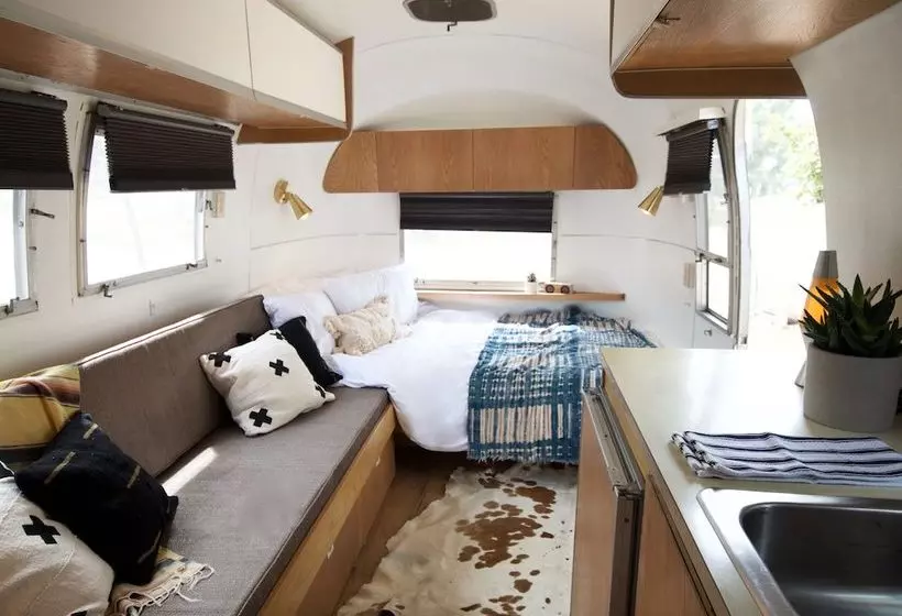 Hotelli Silver Lining Airstream Trailer Camp