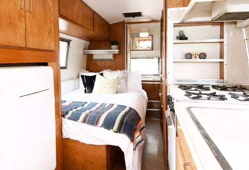 Hotelli Silver Lining Airstream Trailer Camp
