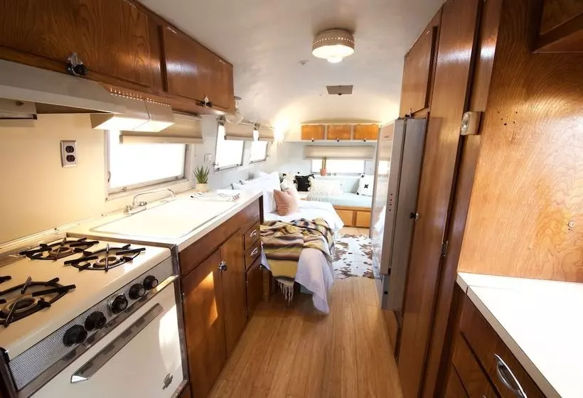 Hotelli Silver Lining Airstream Trailer Camp