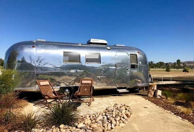 Hotelli Silver Lining Airstream Trailer Camp