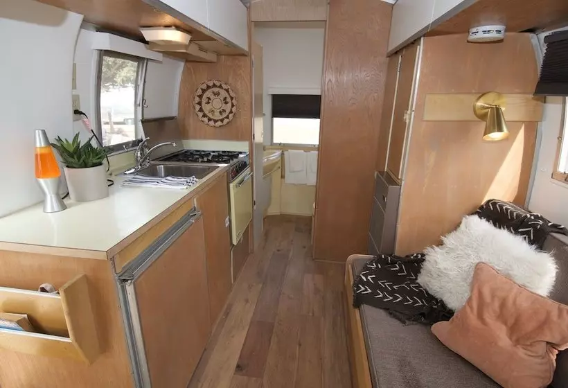 Hotelli Silver Lining Airstream Trailer Camp