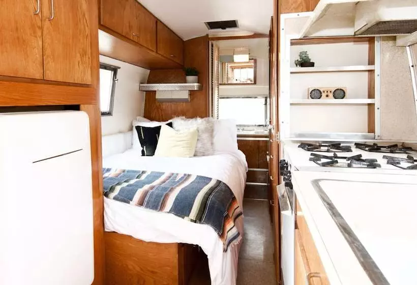 Hotelli Silver Lining Airstream Trailer Camp