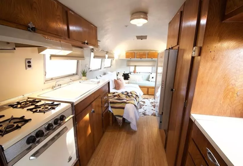 Hotelli Silver Lining Airstream Trailer Camp