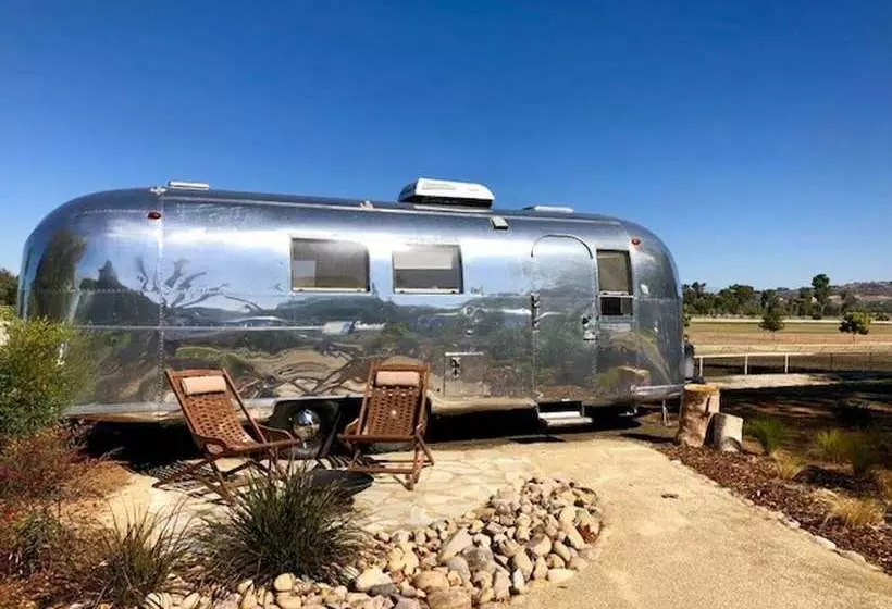 Hotelli Silver Lining Airstream Trailer Camp