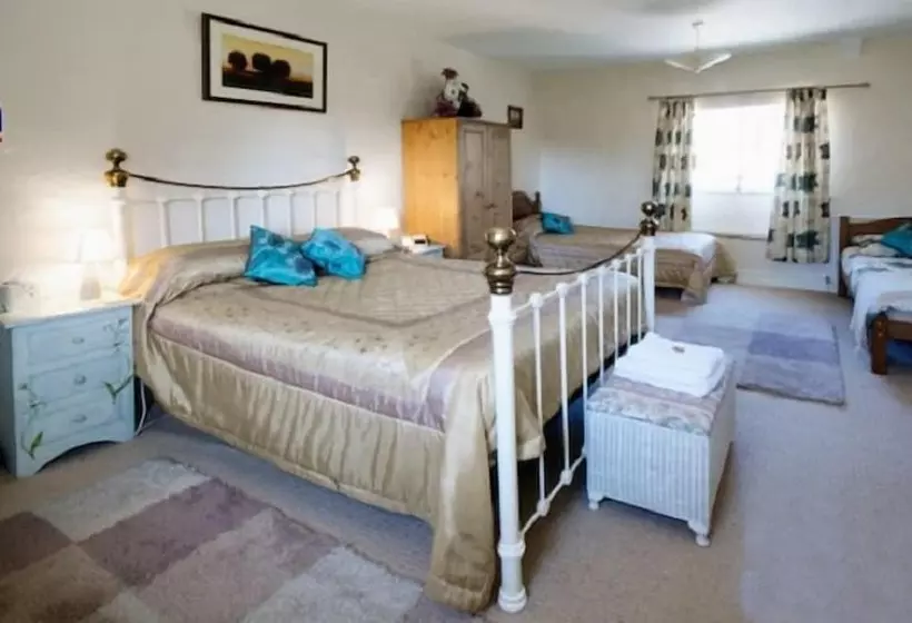 Kates Farm Bed And Breakfast