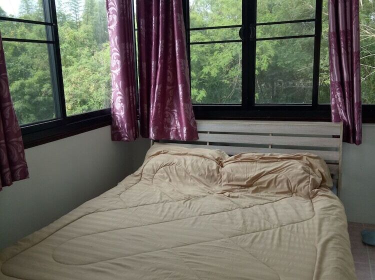 Pensió Kratommai Phuwaree