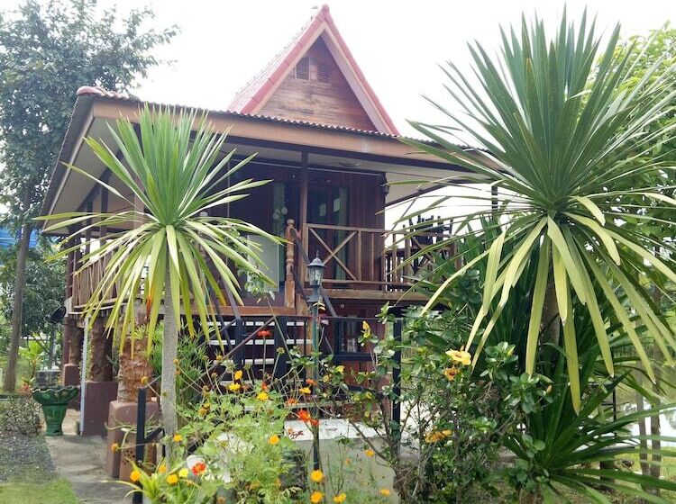 Pensió Kratommai Phuwaree