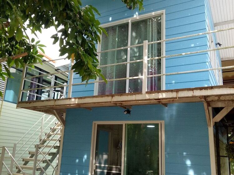 Pensió Kratommai Phuwaree