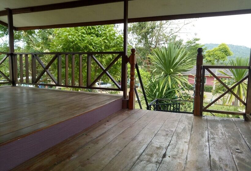 Pensió Kratommai Phuwaree