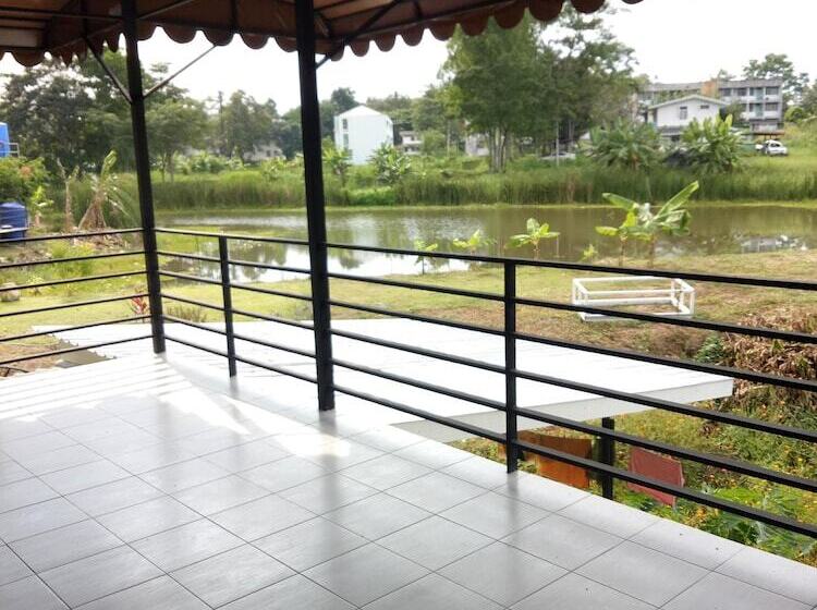 Pensió Kratommai Phuwaree