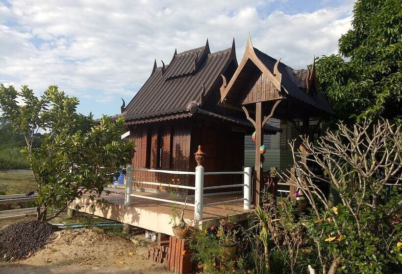 Pensió Kratommai Phuwaree