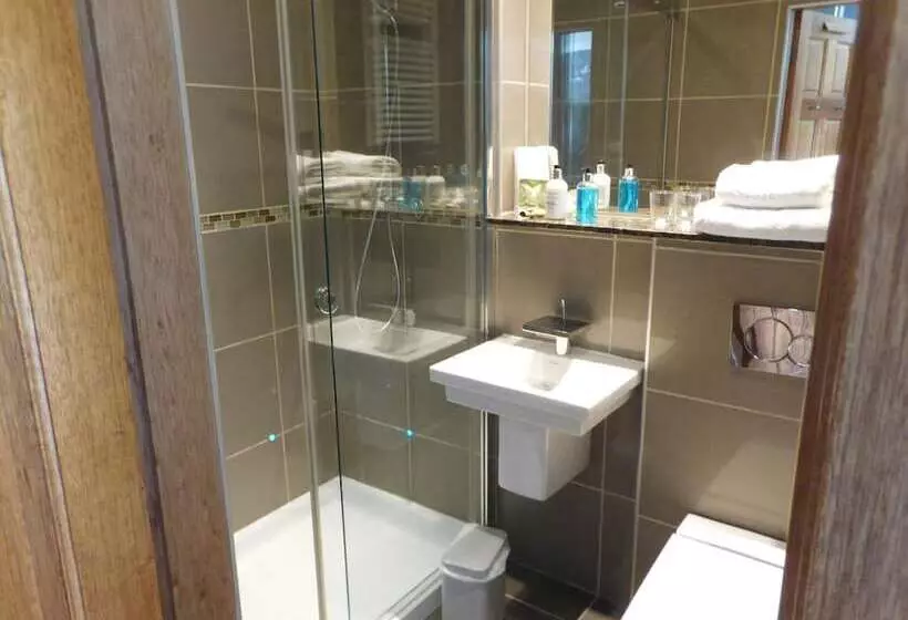 Majatalo Riverside House