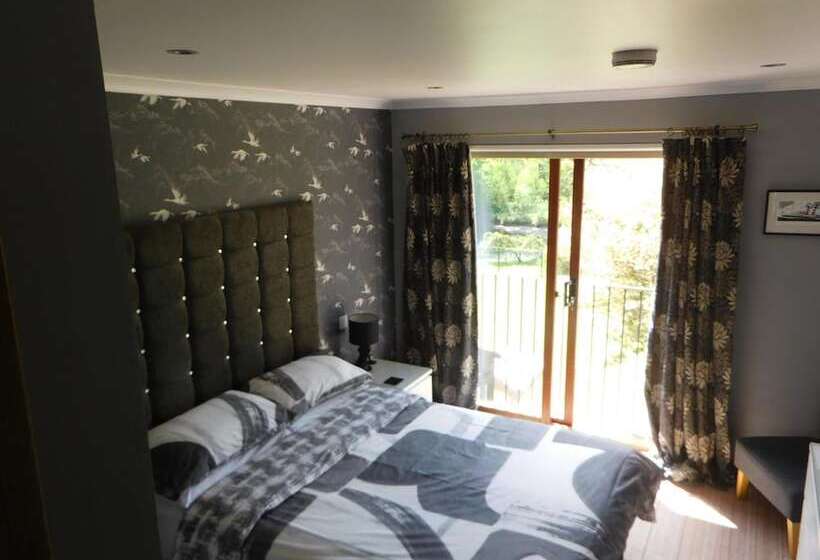 بنسيون Riverside House