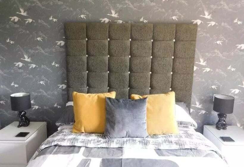 Majatalo Riverside House