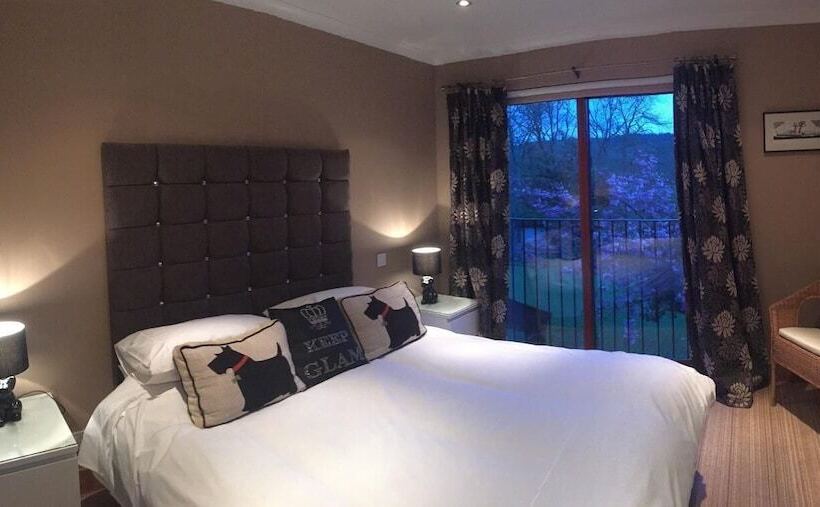 بنسيون Riverside House