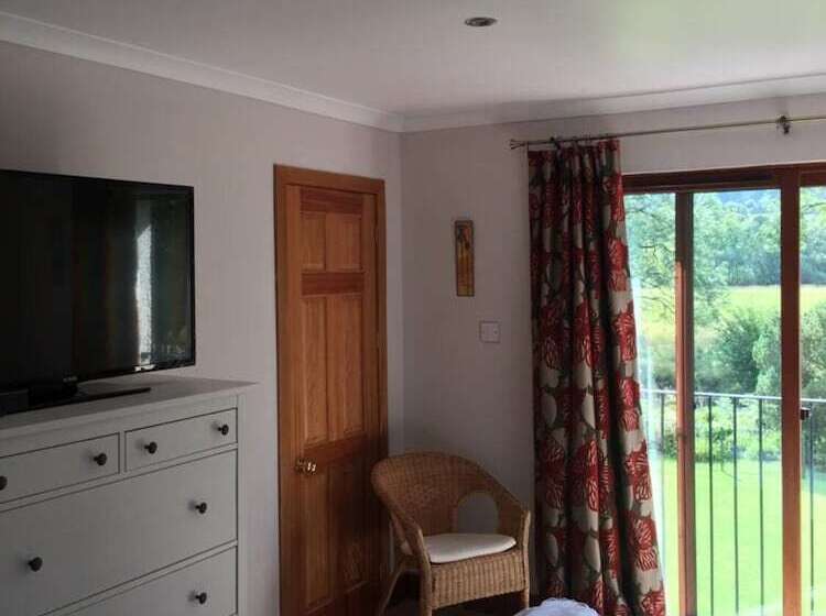 بنسيون Riverside House