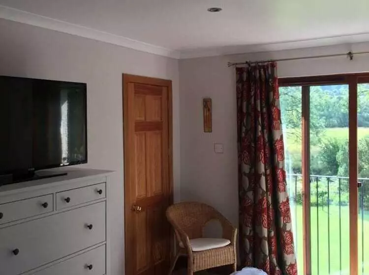 Majatalo Riverside House