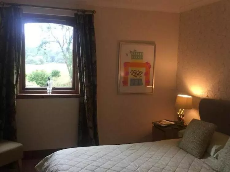 Majatalo Riverside House