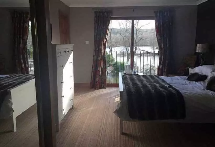 Majatalo Riverside House