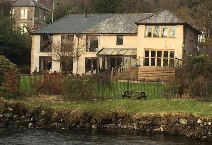 بنسيون Riverside House