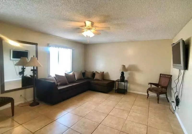 Sunny Palms Inn