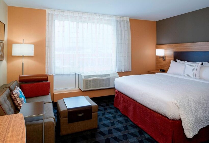 Towneplace Suites By Marriott Grand Rapids Airport