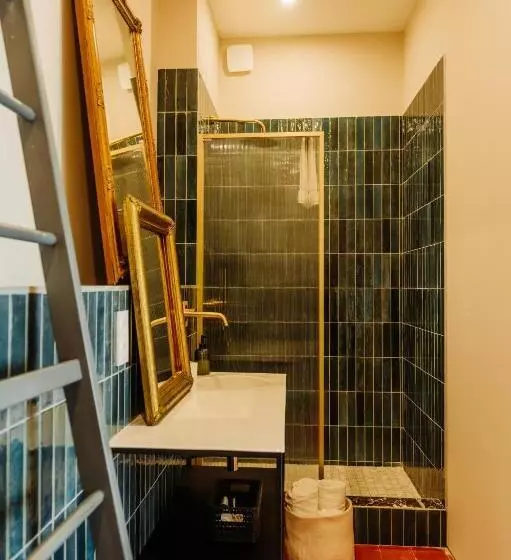 تختخواب و صبحانه La Maison De Gruissan