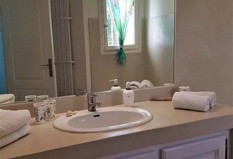 Aamiaismajoitus (B&B) Villa Des Delices