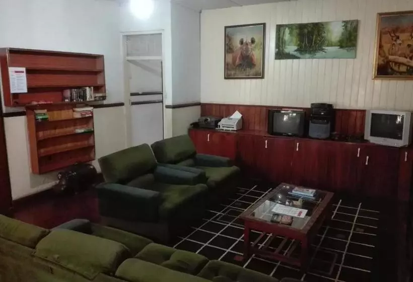 مسافرخانه Fish Eagle Backpackers