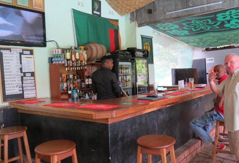 مسافرخانه Fish Eagle Backpackers