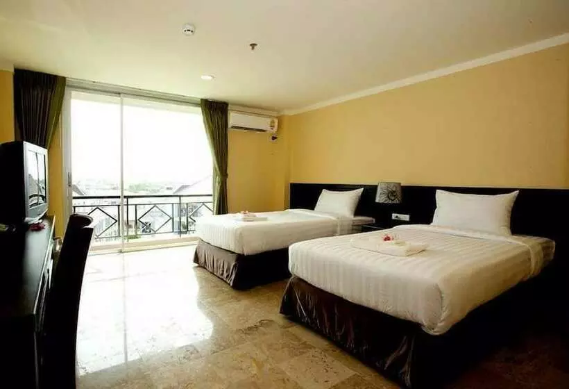 هتل J & Y Lodge