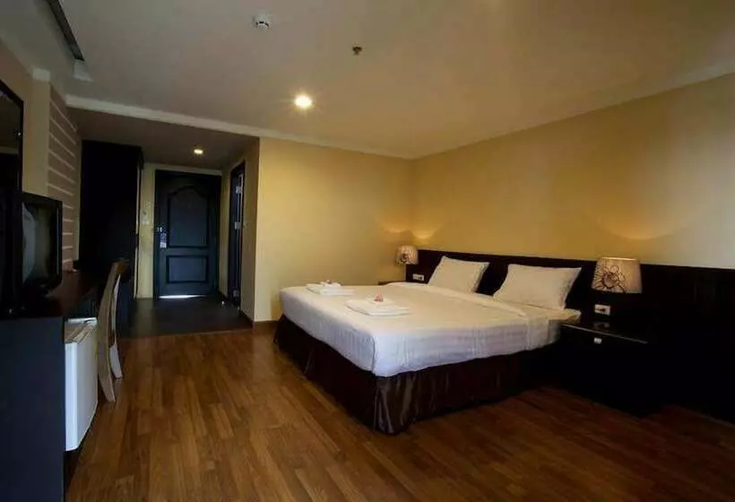 هتل J & Y Lodge