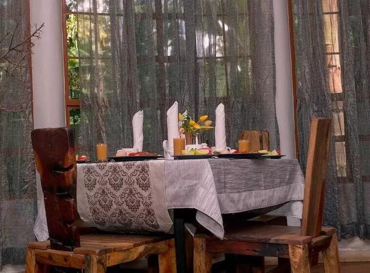 هتل Lindrin Lodge