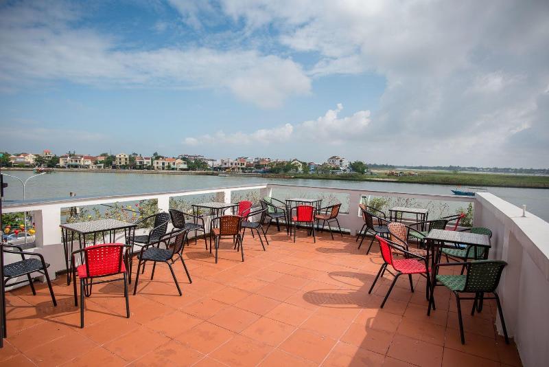 هتل Minh An Riverside Villa