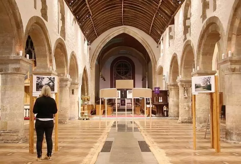 هتل The Isca Arms