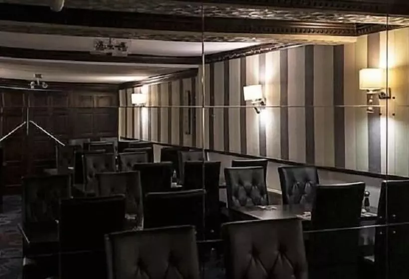 هتل The Isca Arms