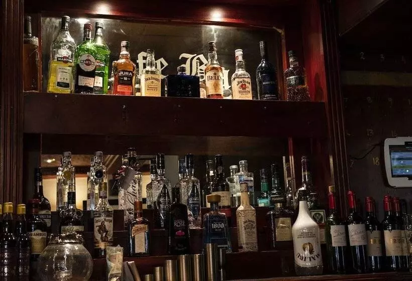 هتل The Isca Arms