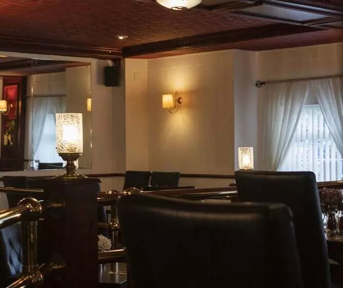 هتل The Isca Arms