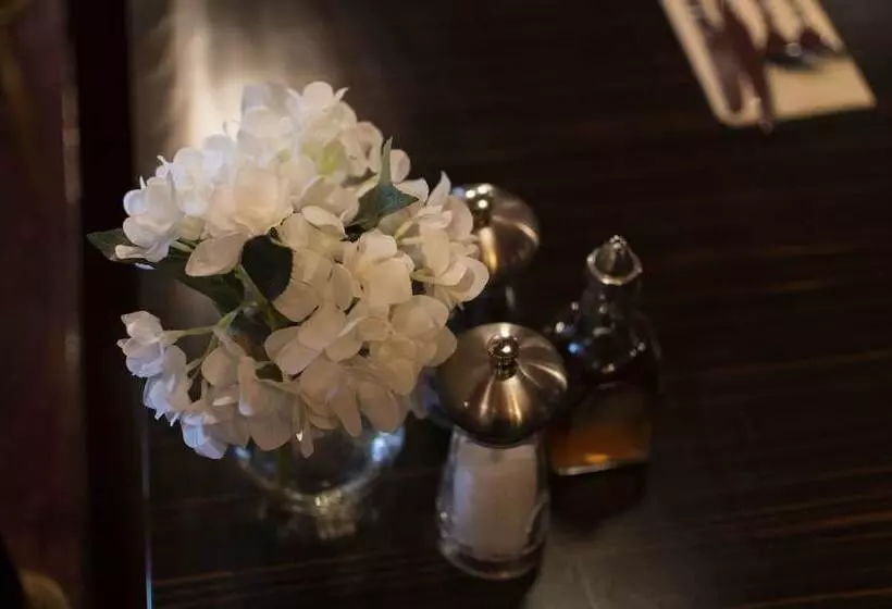 هتل The Isca Arms